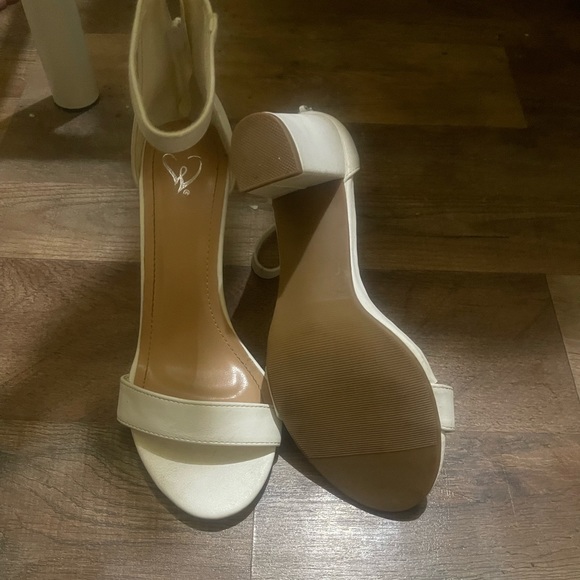 heels - Picture 2 of 2